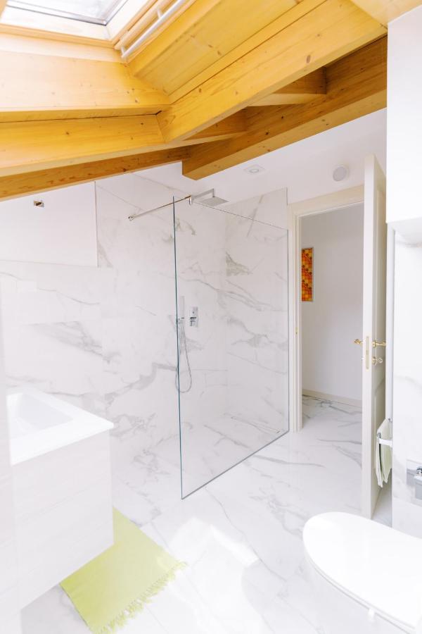 Casa King 2 Apartment โกโม ภายนอก รูปภาพ