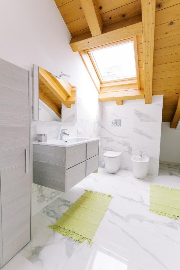 Casa King 2 Apartment โกโม ภายนอก รูปภาพ